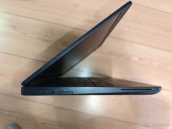 Dell Latitude 5590 - 8