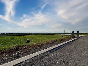 Slnečný stavebný pozemok o výmere 633 m2, Blatné - 8