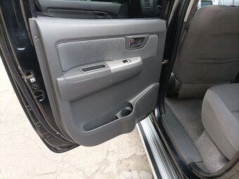 toyota Hilux 3.0 4x4 manuál - 8