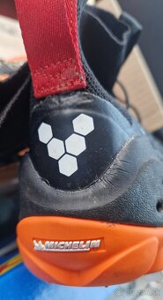 Vivobarefoot - 8