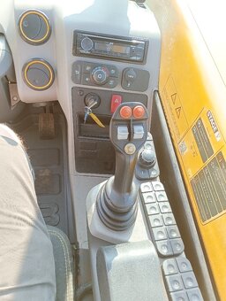 Teleskopický manipulátor JCB 560-80 AGRI XTRA - 8