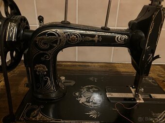 Starodávna šijací mašina Singer - 8