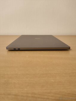 MacBook Pro 15 2017 | i7 • 16GB • 256GB SSD - 8