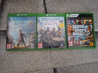 Xbox One S 1tb + 3 hry - 8