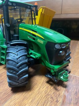 Bruder traktor John Deere a vlečka Joskin - 8