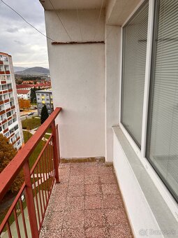 Predám v Detve 3 izbový byt zo 4 lodžiami - 8