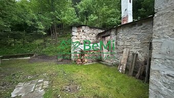 Čarovný pozemok s múrmi pôvodného domu, Sebedín - 8