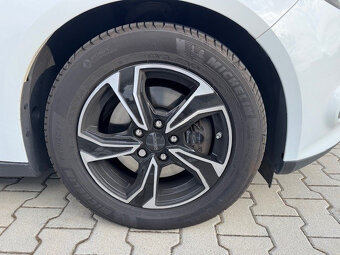 Predám Ford Focus 2.0 TDCi Titanium - 8