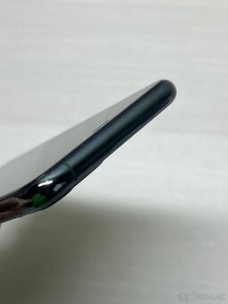 IPHONE 11 PRO • 64GB - 8