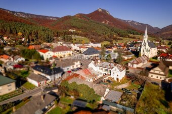 PREDAJ: Historický hostinec pod Muránskym Hradom, 1102 m2, M - 8