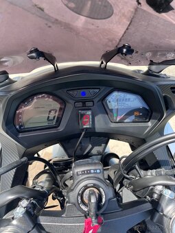 Honda CBR650F - 8
