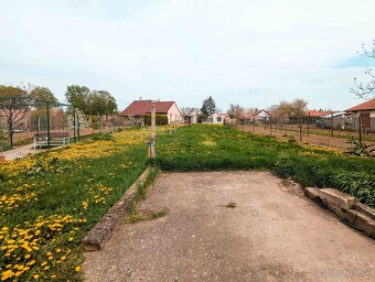 Stavebný pozemok 852m2 v tichej štvrti plnej novostavieb 7 m - 8