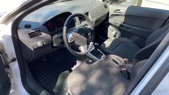Opel Astra H Combi - 8
