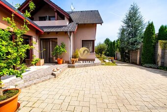 Na PREDAJ dva domy 5i a 3i za cenu jedného, pozemok 1700m2 - 8