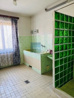 Ponúkame na predaj 5 - izbový poschodový podpivničený dom v - 8