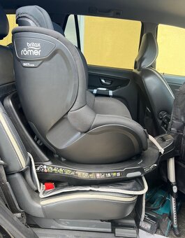Britax Römer Autosedačka DUALFIX M i-SIZE farba Čierna - 8