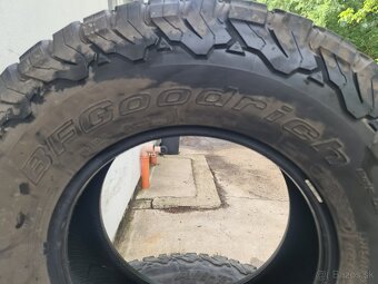 285/70 R17 BF GOODRICH - 8
