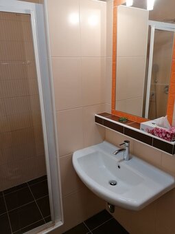 December: 2izb byt so zariadením + parkovaním, Záhradnícka - 8