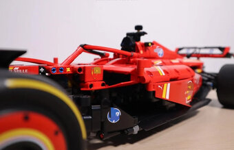 Stavebnice vozu Ferrari SF 24 - 8