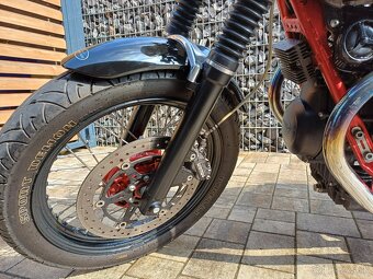 Moto Guzzi V7 Racer - 8