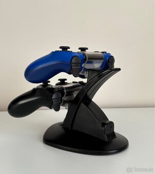 PlayStation 4 Pro + 2x DualShock 4 – TOP STAV - 8