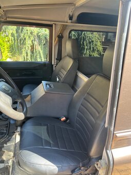 DEFENDER 90 - 8