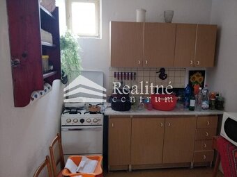 Predám dom s väčším pozemkom - 8