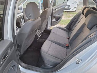 Volkswagen Golf 2.0 TDi - 8