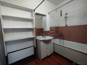 Predaj veľký 3 izbový byt s balkónom Levice - 8