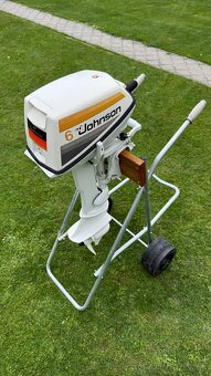 Predam zavesny Lodny motor Johnson 6 HP dvojvalcový lodný mo - 8