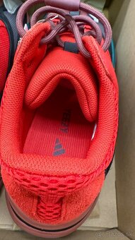 adidas Yeezy Boost 700 Hi-Res Red - 8