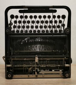 Starožitný písací stroj ROYAL P z roku 1930 - 8