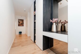 ŠTÝLOVÝ 3 IZBOVÝ BYT - EIN PARK S TERASOU A GARÁŽOVÝM STÁTIM - 8