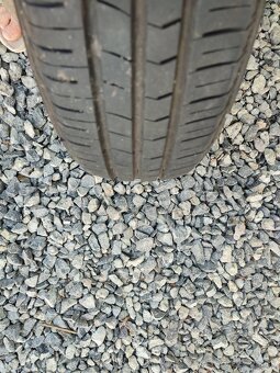 Predám 175/65 R15 - 8