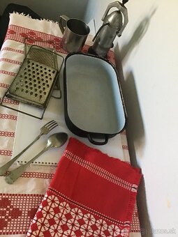 SMALTOVANý PEKáč,OBRUS S LUD.MOTíVOM - 8