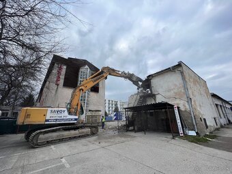 Búranie, odvoz a drvenie stavebnej sute, zeminy, JCB 4CX - 8