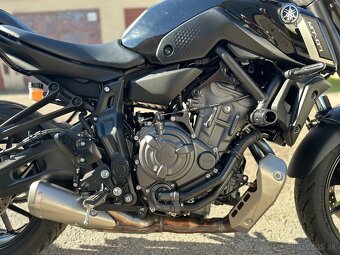YAMAHA MT-07 - 8
