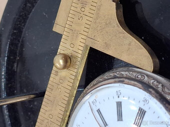 Predám funkčné starožitné strieborné vreckové hodinky so str - 8