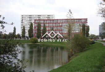 priestranný 2-izbový byt - 8