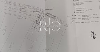 Na predaj stavebný pozemok o výmere 1142 m2 v k. ú. Horné Sr - 8