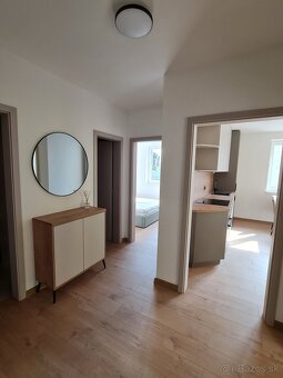 Na prenájom 3-izbový byt s balkónom a parkovacím miestom - 8