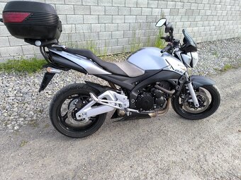Suzuki gsr 600 - 8