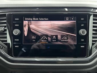 T-Roc 1,5 TSI BMT Sport 110kW Virtual Matrix Benzín Top stav - 8