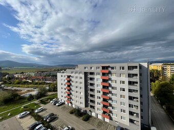 Slnečný 2 izbový byt 64 m2 + 5 m2 balkón, parkovacie státie, - 8