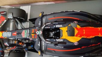 Max Verstappen 1:18 s figurkou - štvrtý titul 2024 - 8
