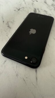 Predám Apple iPhone SE 2020 64GB cierny TOP stav - 8