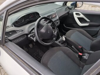 Peugeot 208 - 8