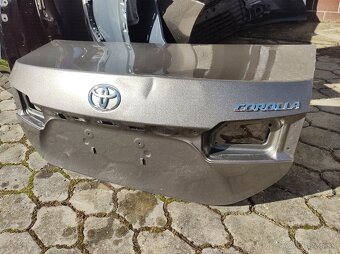Toyota CHR-Toyota Proace city-Toyota RAV4-zadná kapota - 8