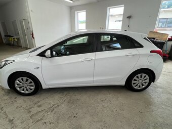 Hyundai i30 CRDi 81KW 1.majitel KLIMA TAŽNÉ ZAŘÍZENÍ - 8