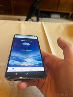 Samsung S10e trochu údretý display - 8